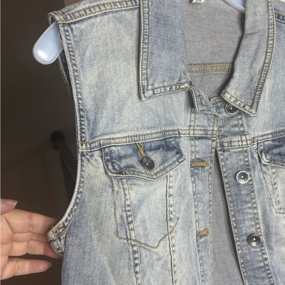 Light Wash Denim Vest Women's Sz L - Picture 3 of 13